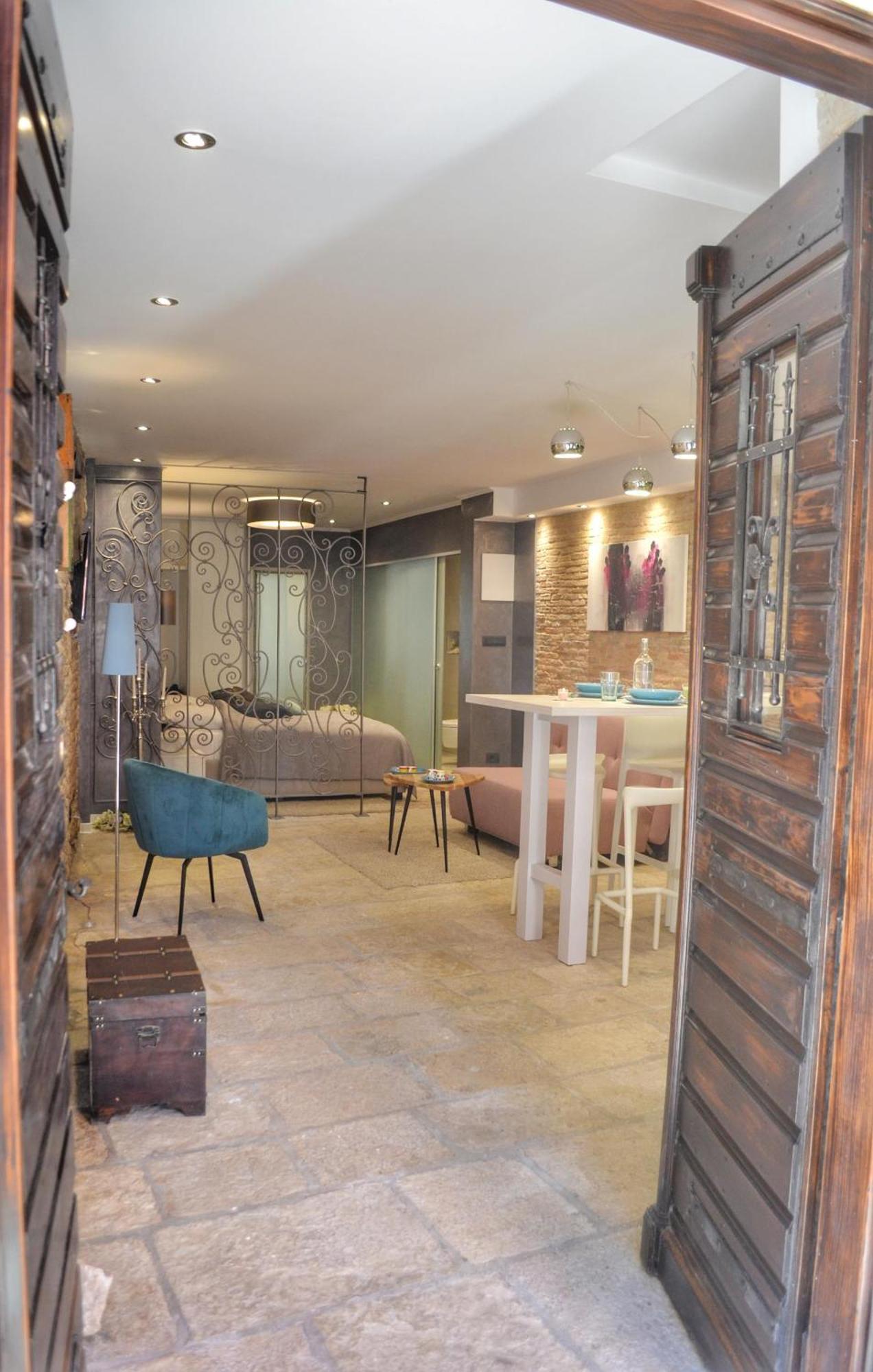 Studio Eleven โรวีน ภายนอก รูปภาพ