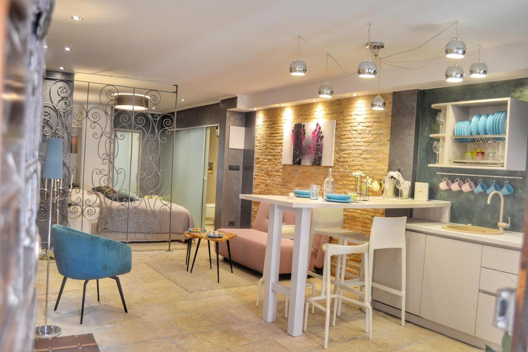 Studio Eleven โรวีน ภายนอก รูปภาพ
